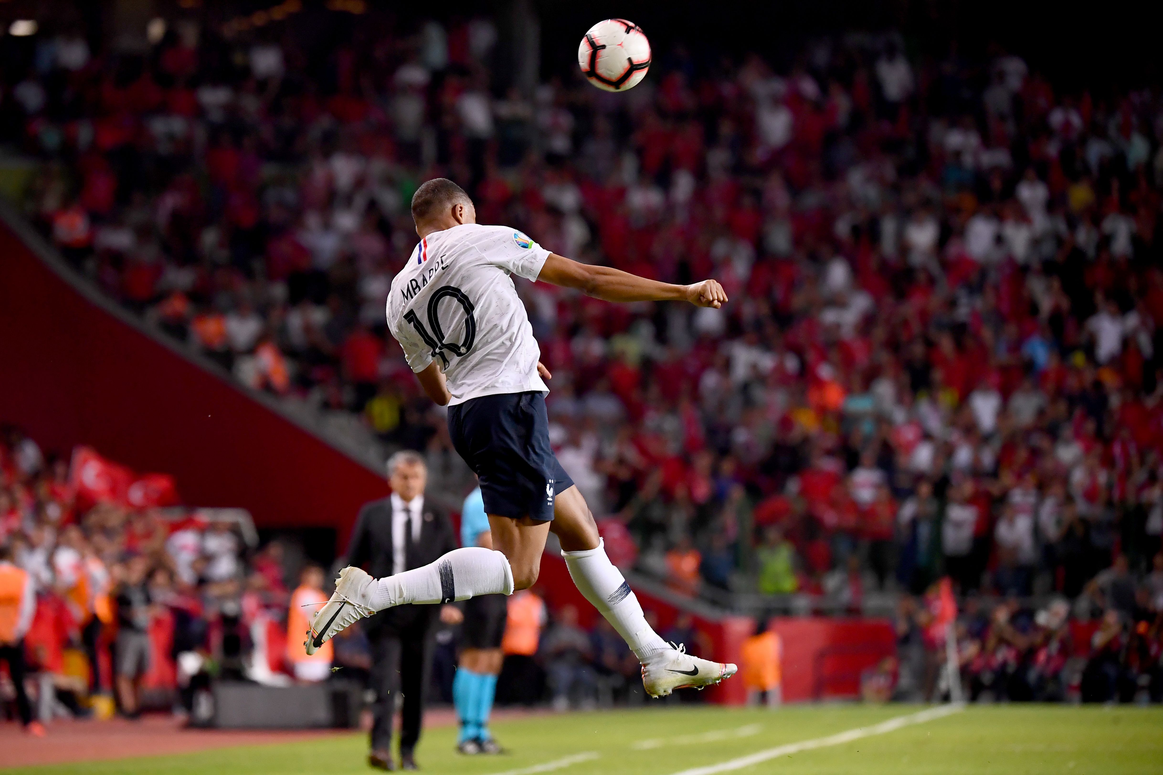 记者：热刺认为奥莫罗迪翁很适合弗兰克的体系，将发起追求（记者：热刺看好奥莫罗迪翁契合弗兰克体系，计划展开追逐）