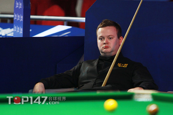 意甲爆笑剧场：绿黑小旋风VS紫百合魔法团，今晚谁家厨房不冒烟？（意甲欢乐夜：绿黑旋风战紫百合魔阵，今夜哪家锅先开？）